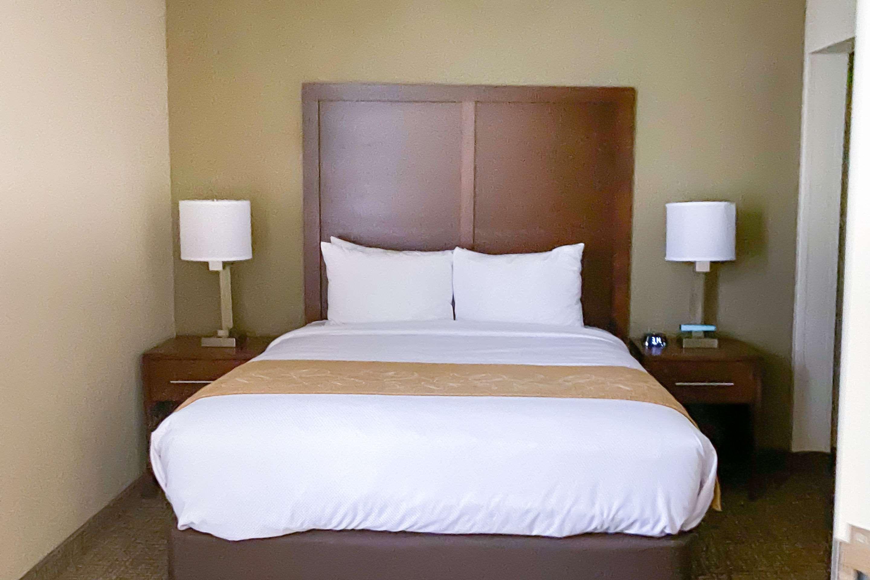 Comfort Suites Кларксвилл Экстерьер фото