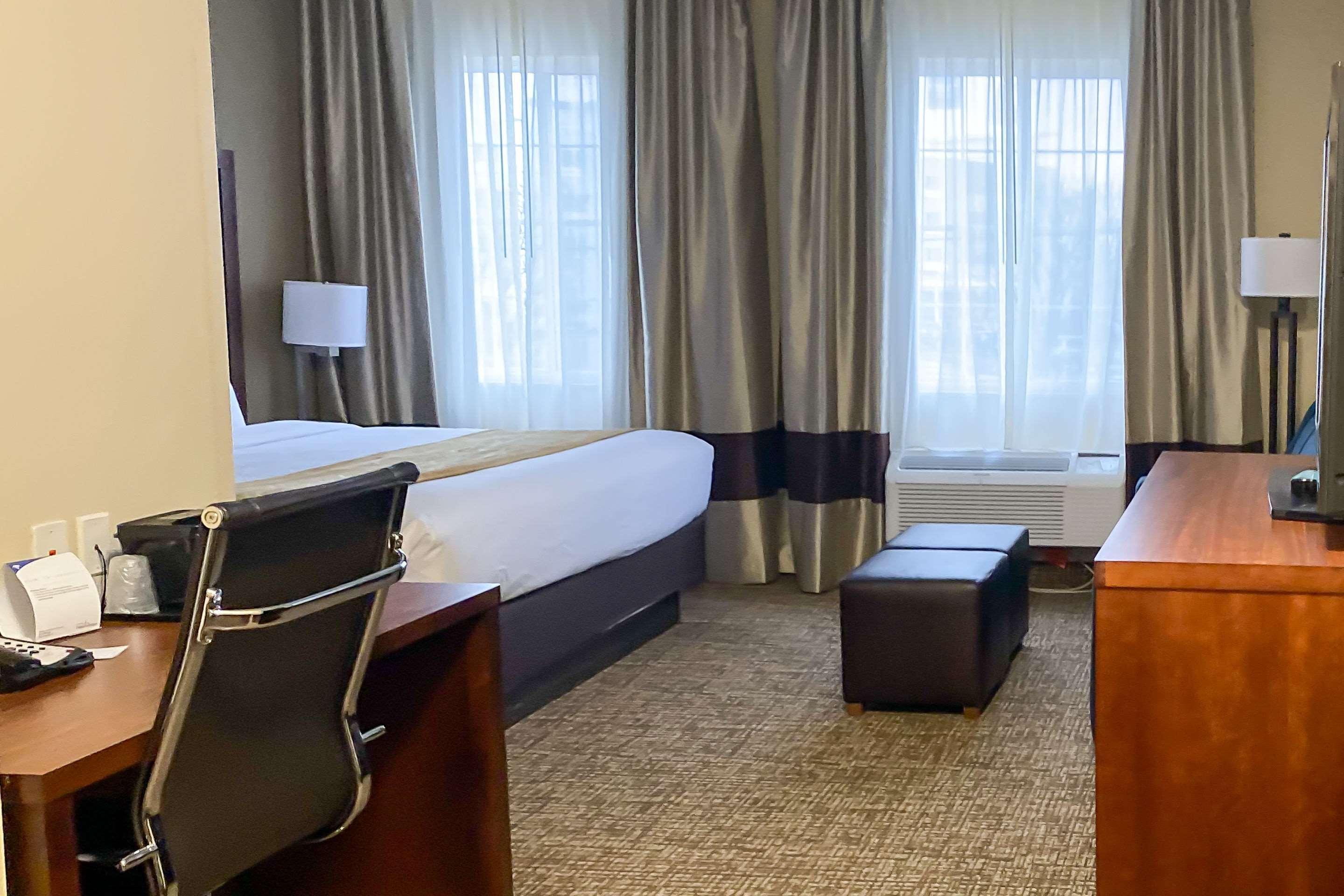 Comfort Suites Кларксвилл Экстерьер фото