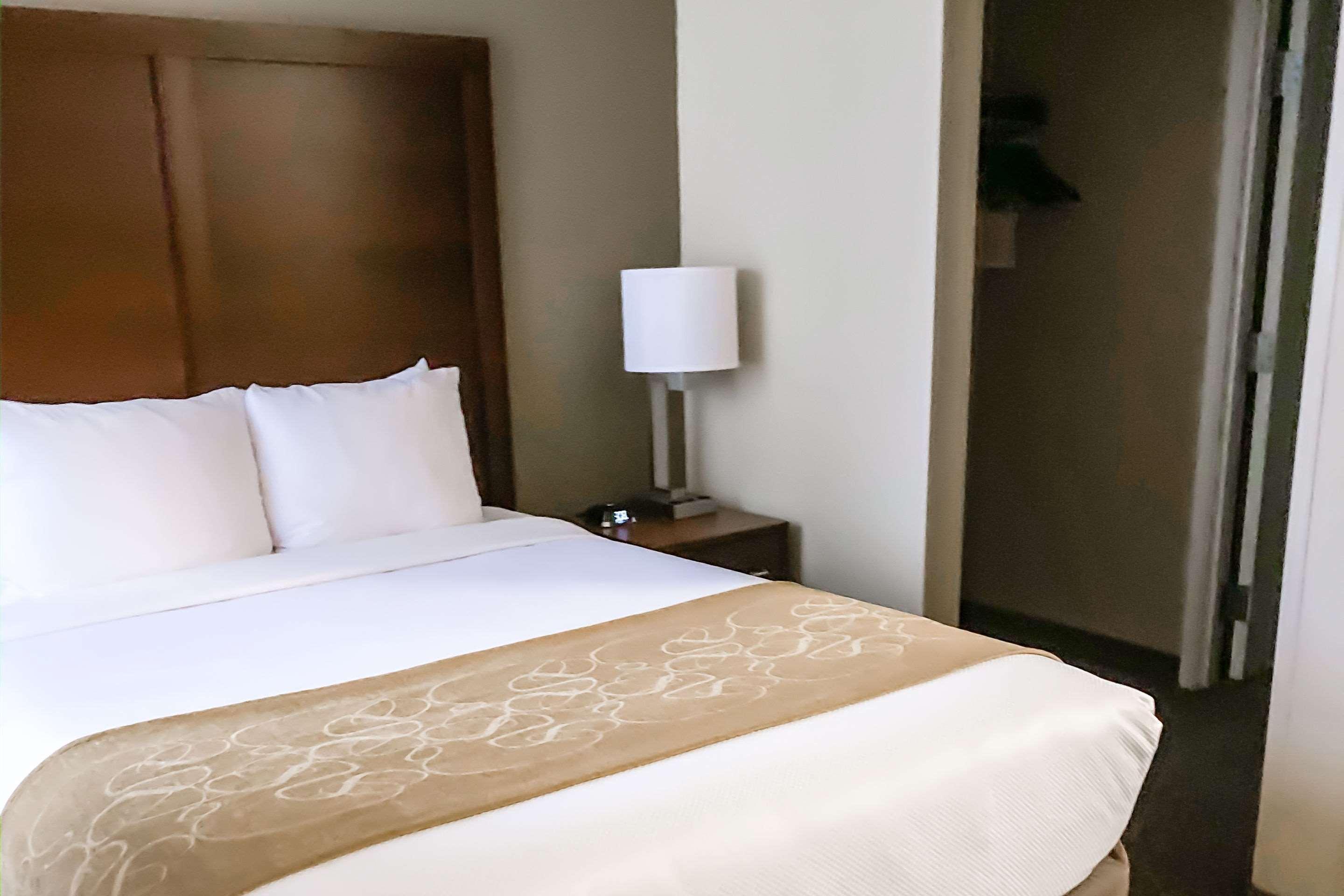 Comfort Suites Кларксвилл Экстерьер фото