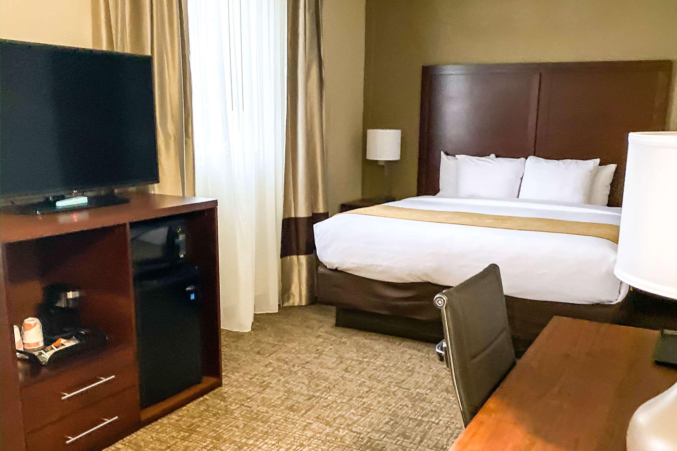 Comfort Suites Кларксвилл Экстерьер фото