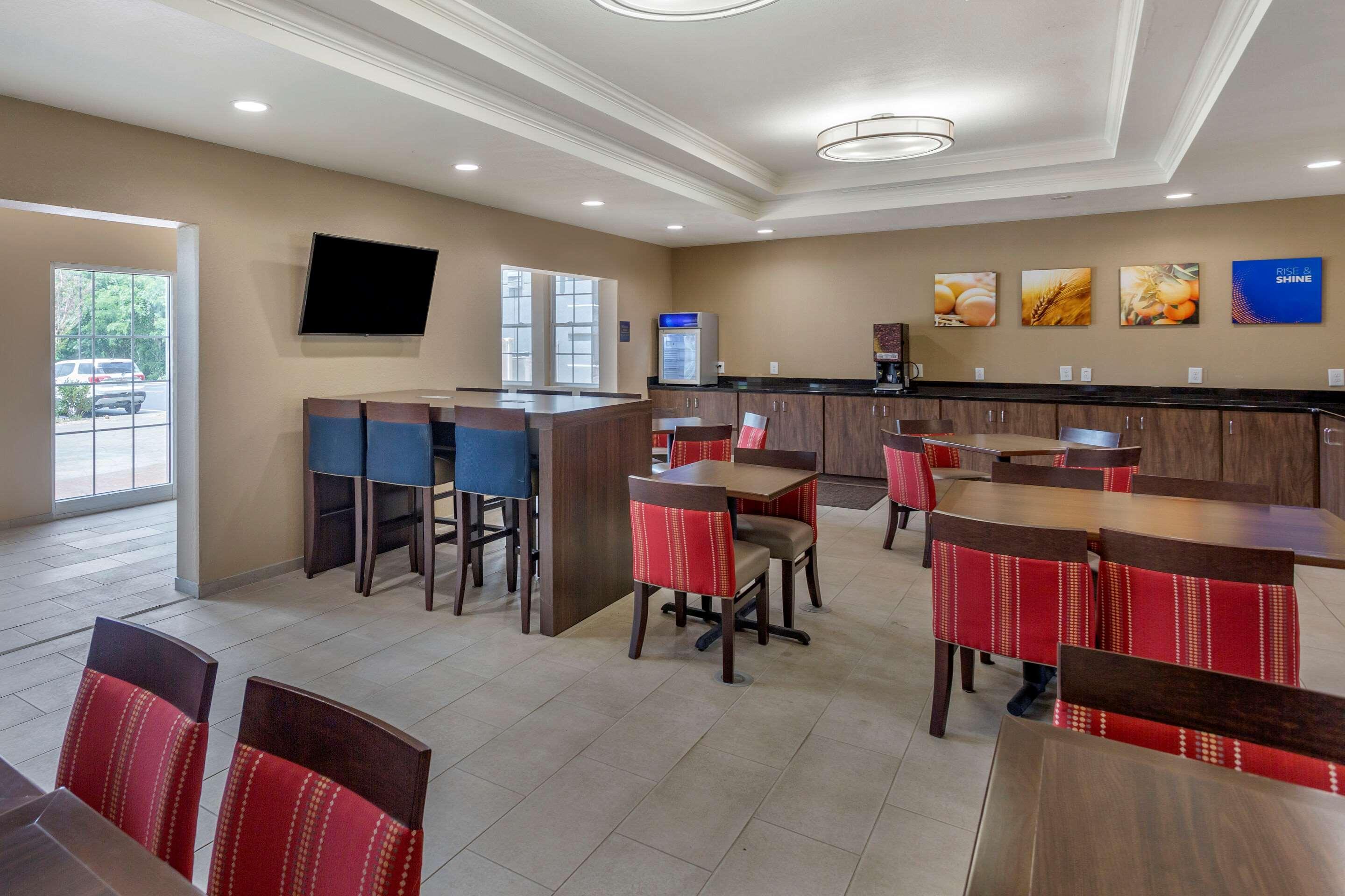 Comfort Suites Кларксвилл Экстерьер фото